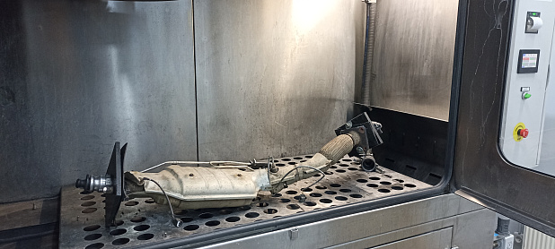 В работе Nissan X-Trail 2012го года. Двигатель перешел в аварийный режим… авто не ехало более 60 км\ч… и не развивала обороты. Выдавало сообщение о критическом превышении твердых частиц в сажевом фильтре. После промывки загрузка DPF составляла 0 mbar!!!